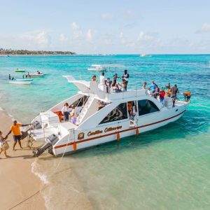 Punta Cana: Boat Party with Snorkel and Natural Pool Stop