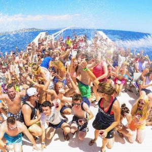 Punta Cana: Catamaran Party Cruise with Snorkeling